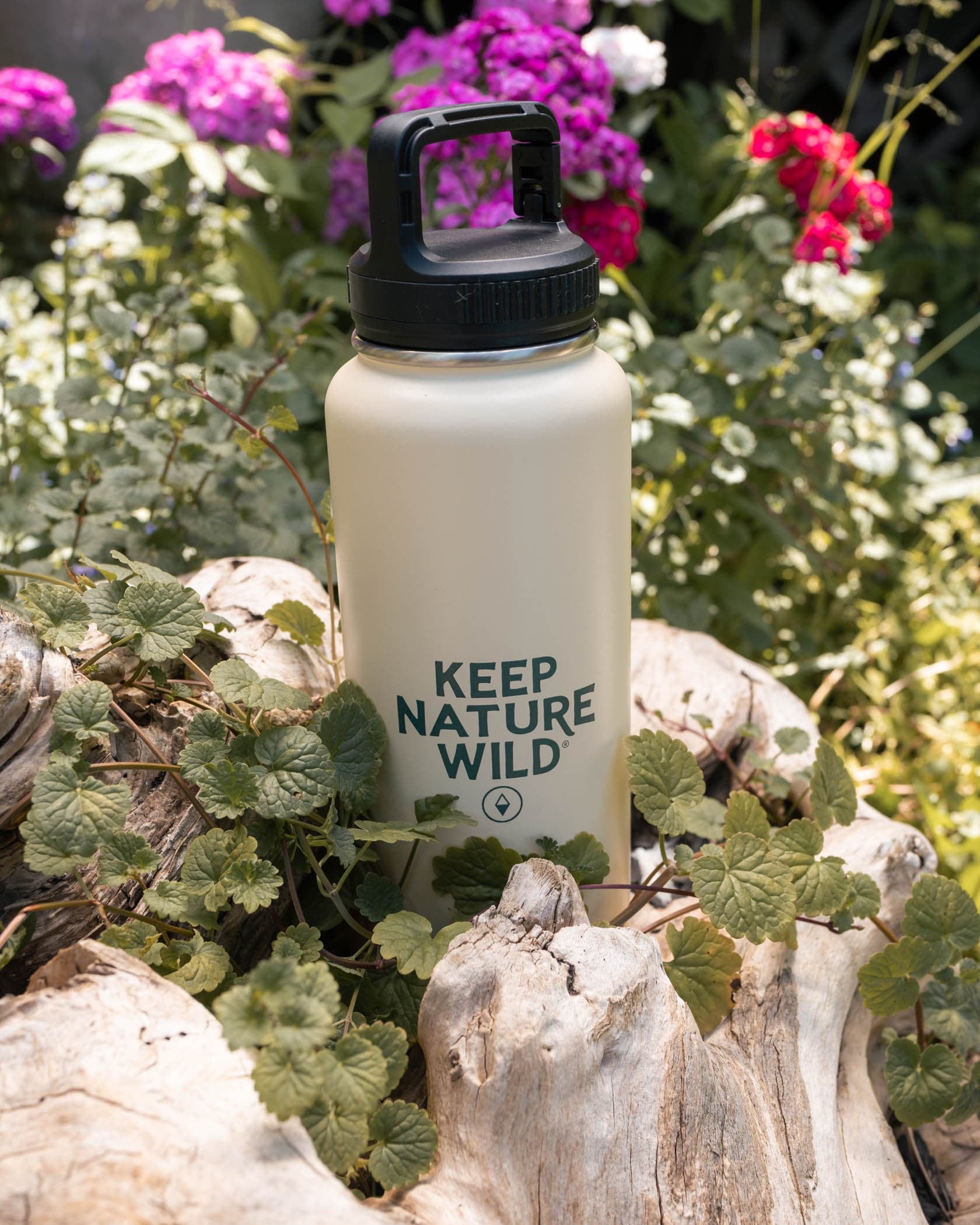 Keep Nature Wild Water Bottle Insulated 32oz Water Bottle: KNW Logo | Cream
