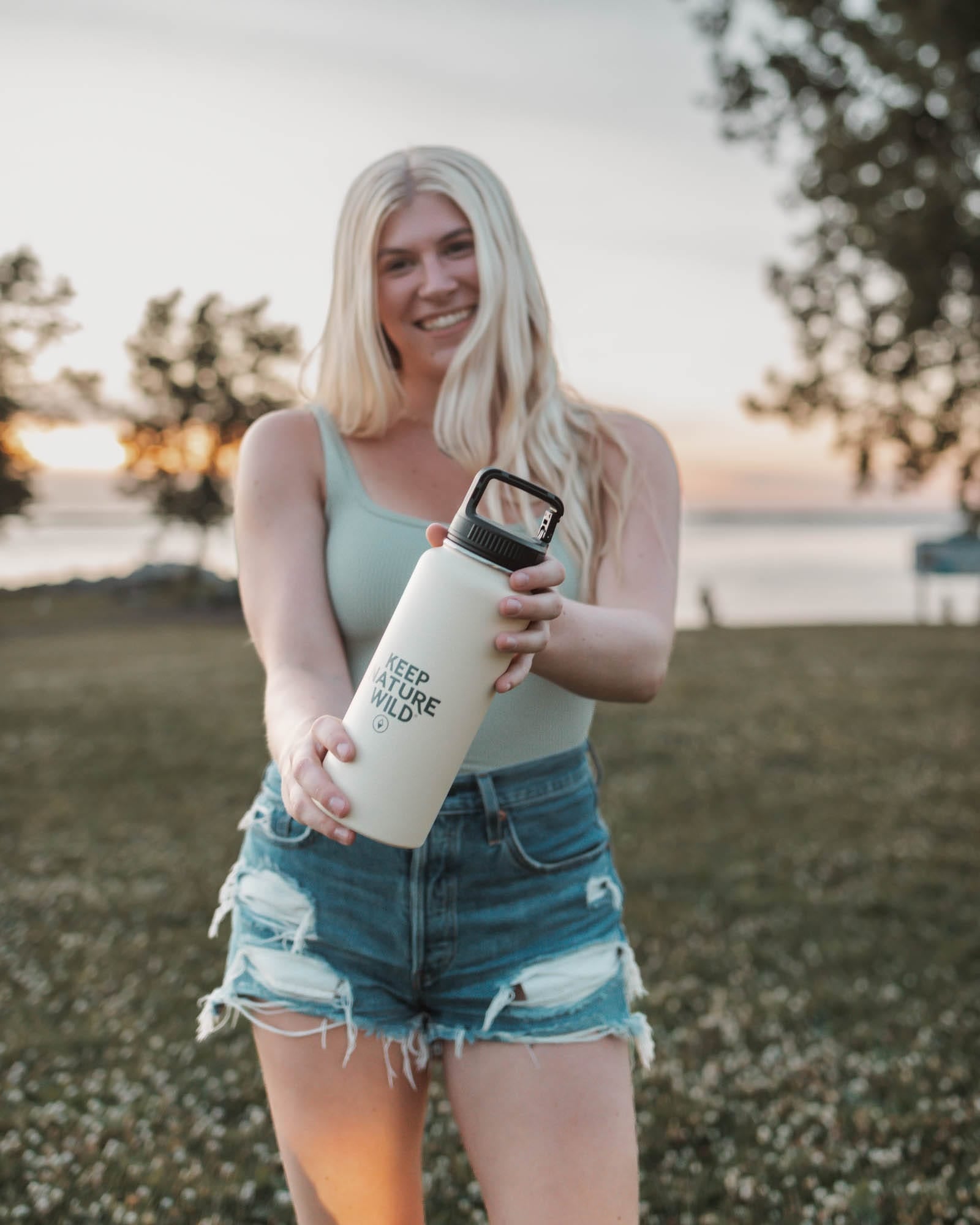 Insulated 32oz Water Bottle: Wildflowers | Cream