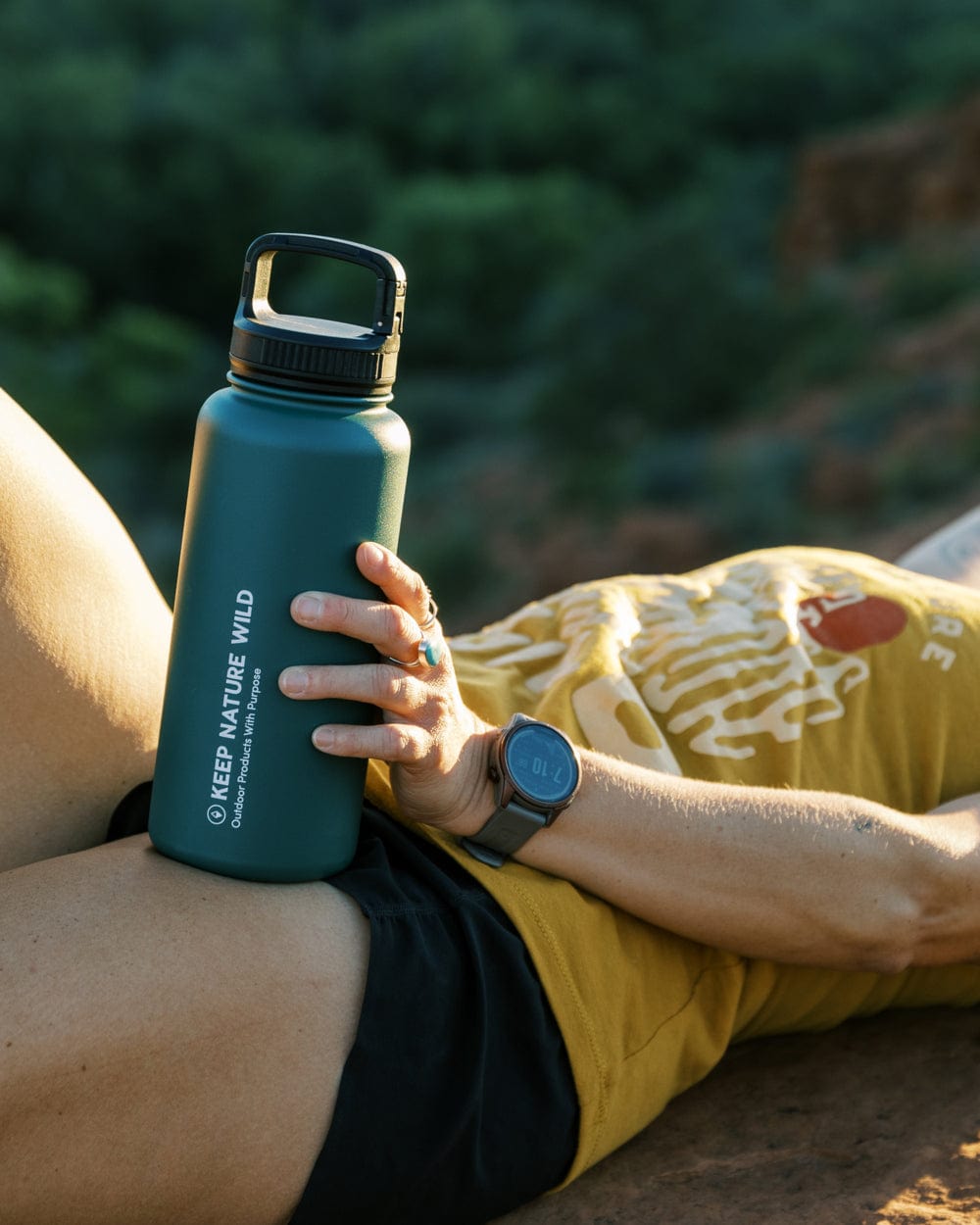 https://keepnaturewild.com/cdn/shop/files/keep-nature-wild-insulated-32oz-water-bottle-with-handle-clip-forest-34653621551295.jpg?v=1689614713&width=1000